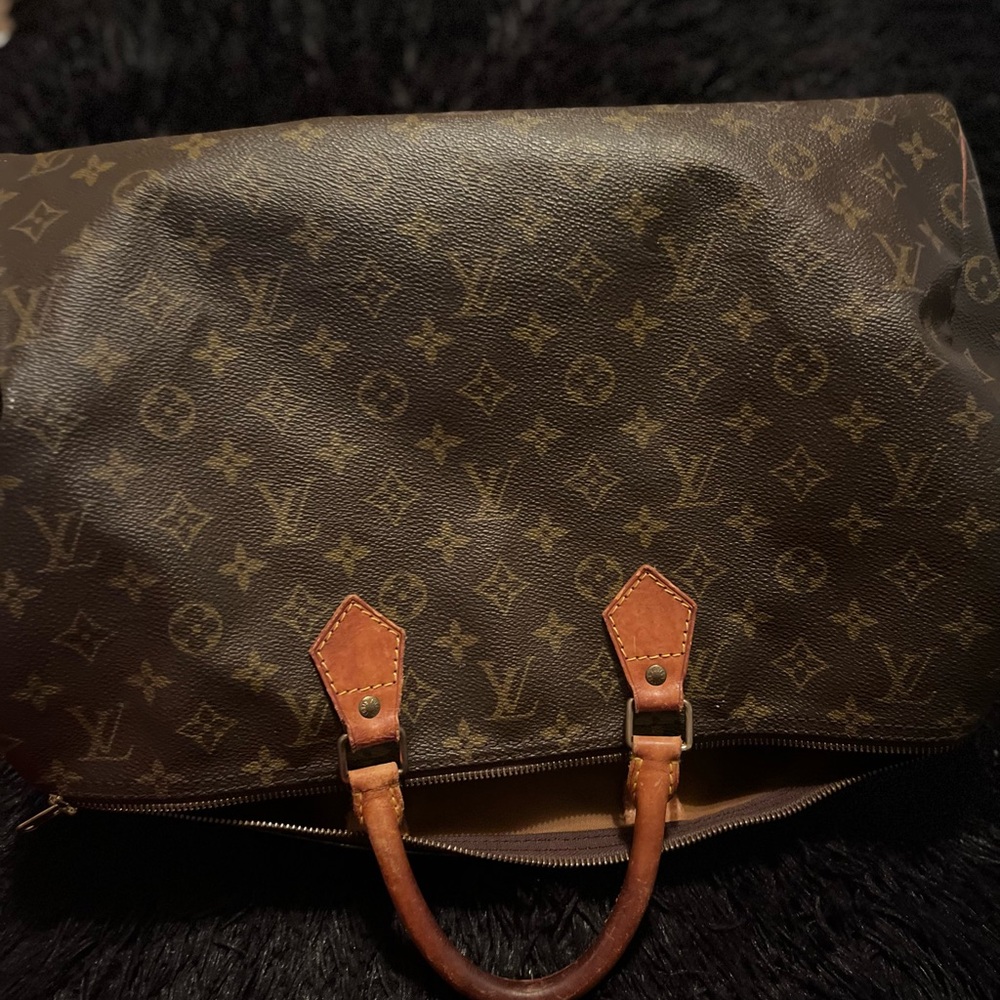 Authentic Louis Vuitton Speedy 40( retired ) my favorite❤️ - Picture 12 of 14